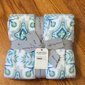 Berkshire Havana Tile VelvetLoft Throw NWT